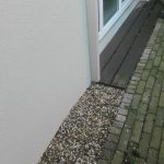 Vlonders achter, houtsnippers voor